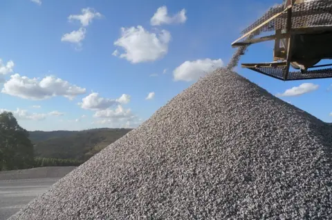 Pedra em Caraguatatuba – Depósito Martim de Sá
